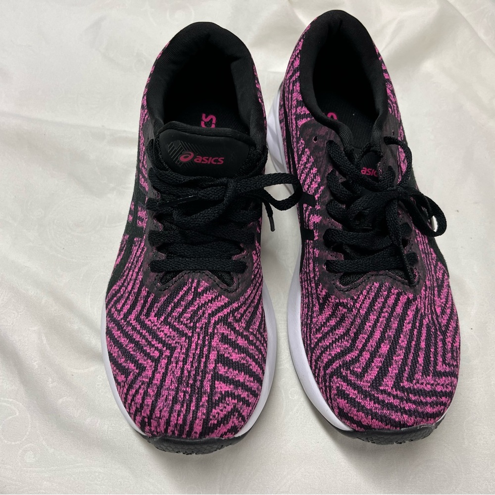 ASICS running shoes size 7 women’s. Pink and black